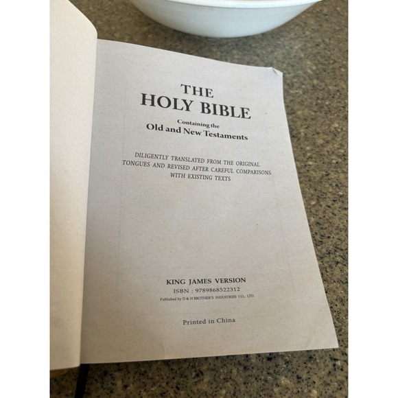 HOLY BIBLE Old & New Testaments Black   - GODS Word - Picture 2 of 4